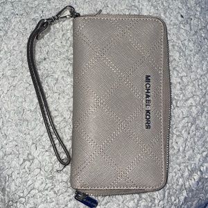 Michael kors wristlet wallet